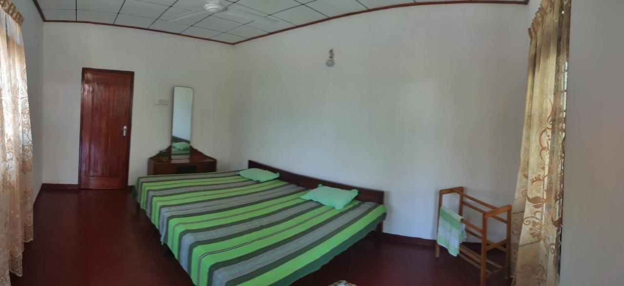 Southern Beach Surf Lodge Ahangama Exterior photo
