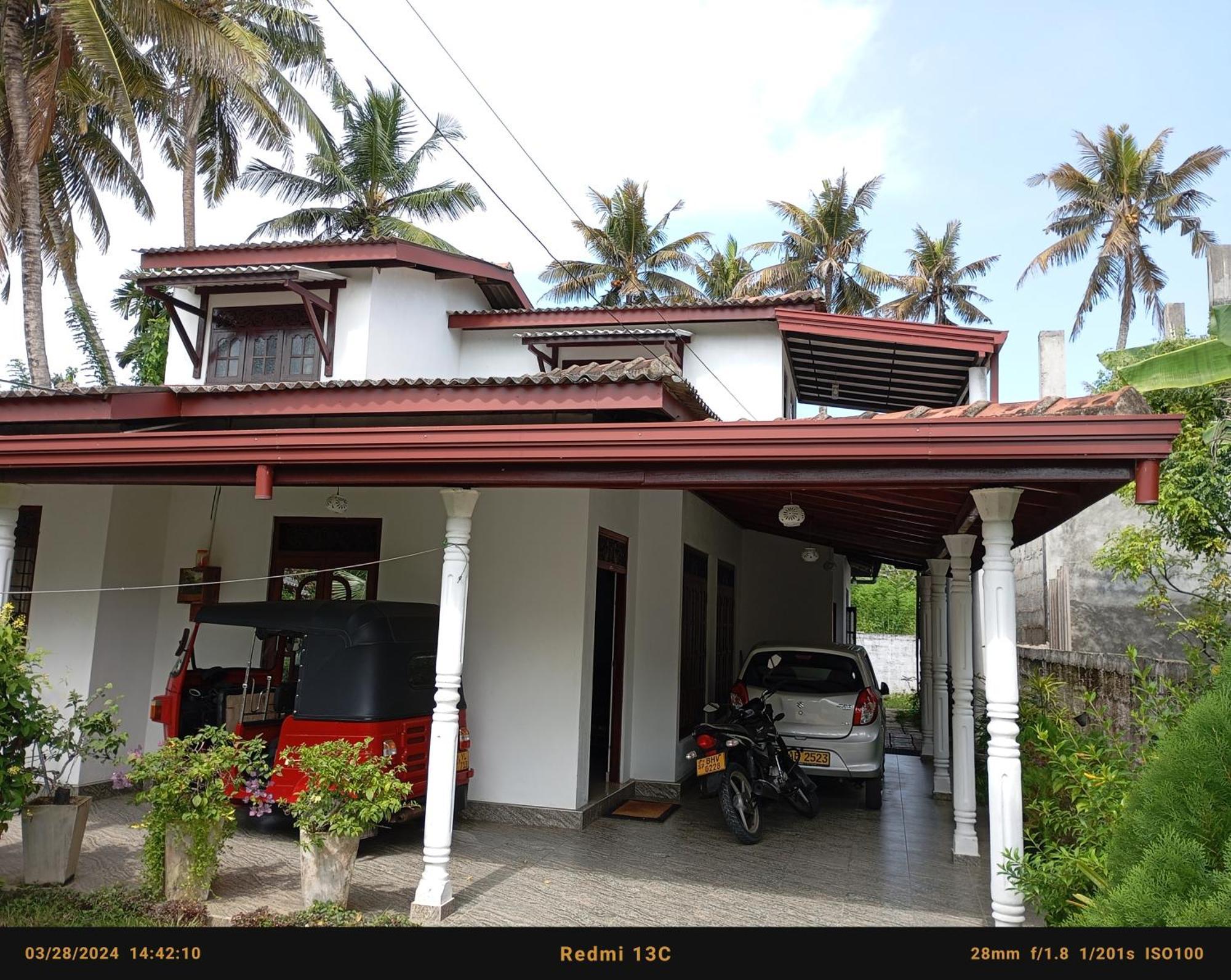 Southern Beach Surf Lodge Ahangama Exterior photo