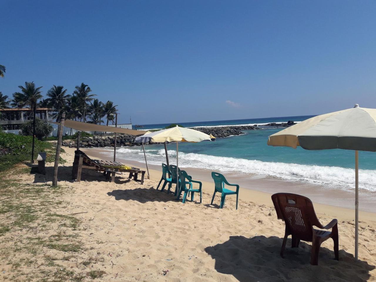 Southern Beach Surf Lodge Ahangama Exterior photo